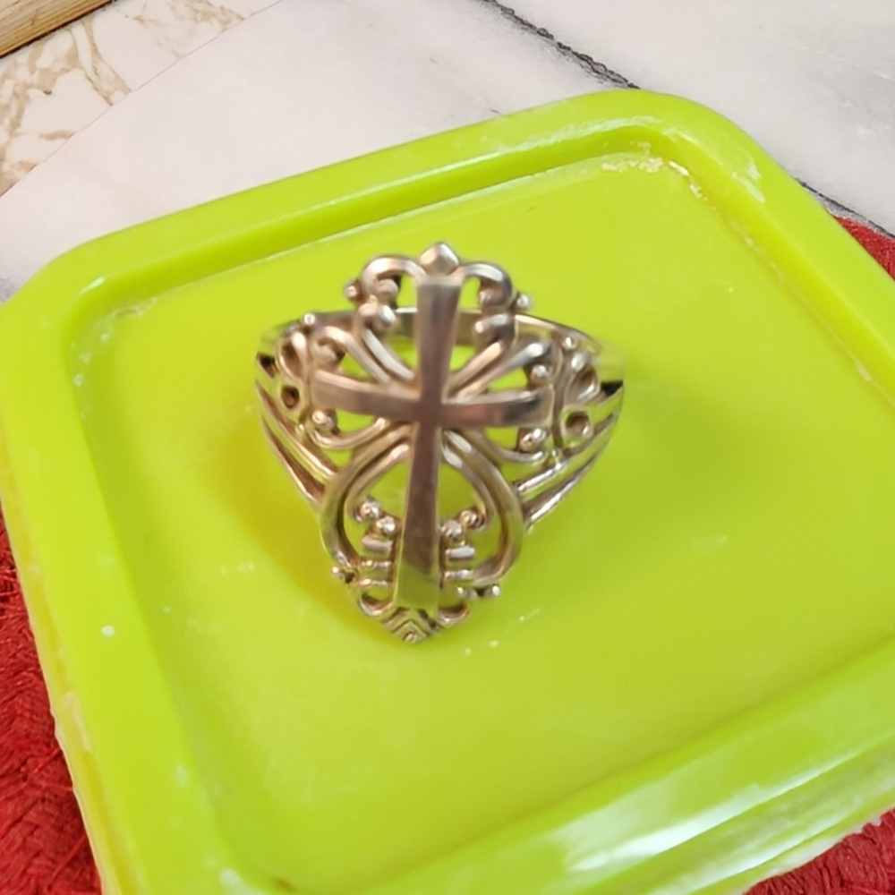 Elegant Silver Cross Ring Size 8